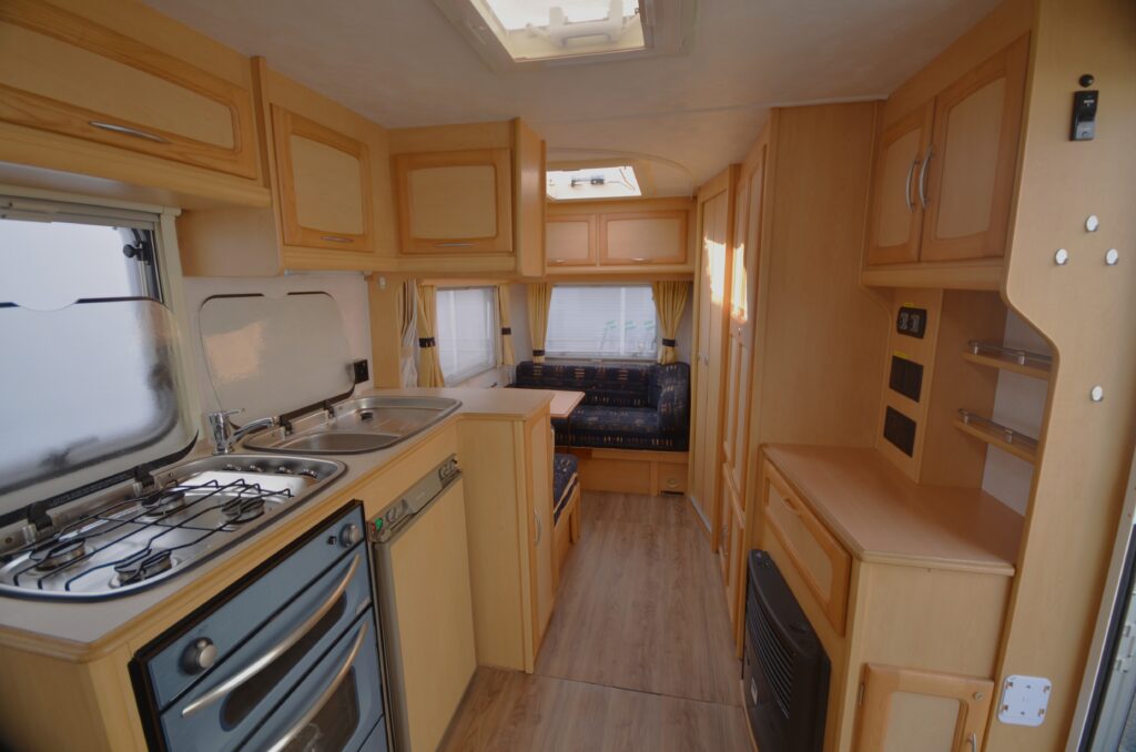Elddis_avante_475